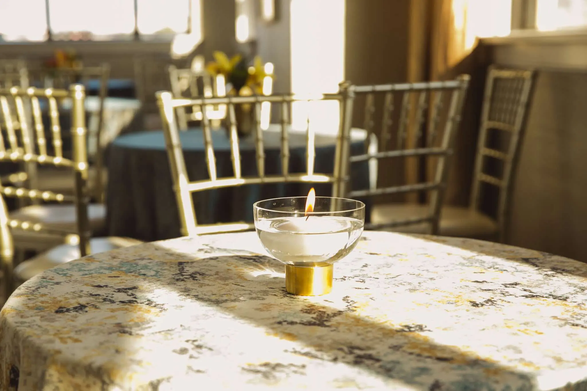 candle light on the table